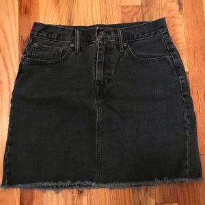 Levi’s everyday denim black skirt - 27
